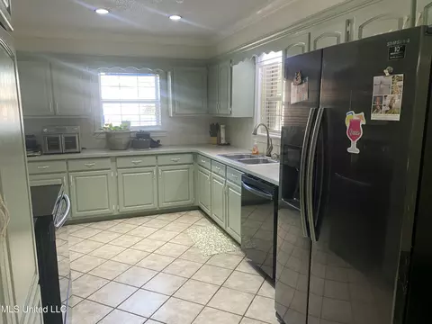 Kitchen - 2147 Central Firetower Rd, Lucedale, MS 39452 photo 6 of 7