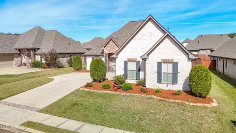 Exterior - 704 Prosperity Xing, Flowood, MS 39232 photo 5 of 9