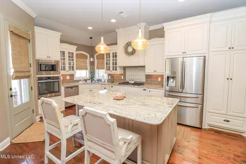 Kitchen - 704 Prosperity Xing, Flowood, MS 39232 photo 2 of 4