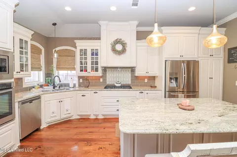 Kitchen - 704 Prosperity Xing, Flowood, MS 39232 photo 3 of 4