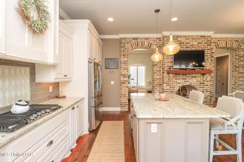 Kitchen - 704 Prosperity Xing, Flowood, MS 39232 photo 4 of 4