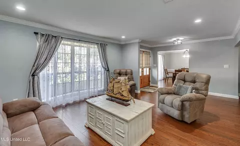 Living - 231 Greenfield Pl, Brandon, MS 39047 photo 1 of 3