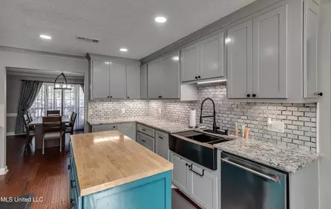 Kitchen - 231 Greenfield Pl, Brandon, MS 39047 photo 7 of 9