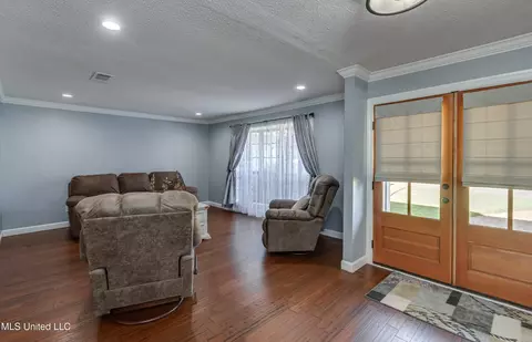 Entry Way - 231 Greenfield Pl, Brandon, MS 39047 photo 2 of 4