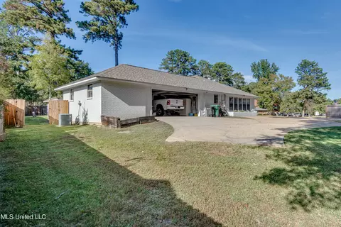 Exterior - 231 Greenfield Pl, Brandon, MS 39047 photo 10 of 20