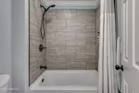 Bath - 231 Greenfield Pl, Brandon, MS 39047 photo 6 of 10