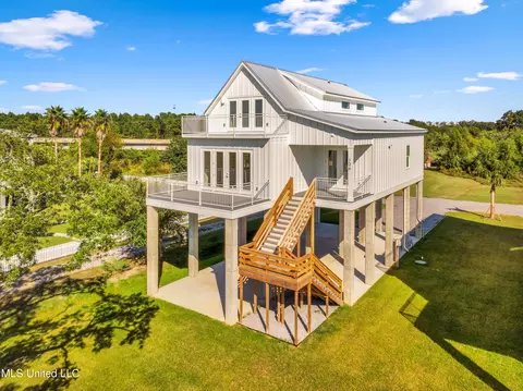136 5th Ave, Pass Christian, MS 39571