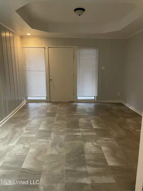 Living - 4274 Lynda St, Jackson, MS 39209 photo 1 of 1