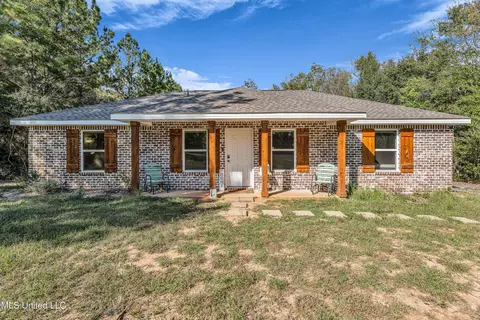 123 Dixon Rd, Lucedale, MS 39452