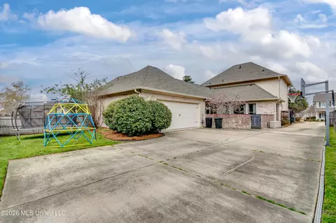 Exterior - 230 Arbor Trl, Brandon, MS 39047 photo 10 of 16