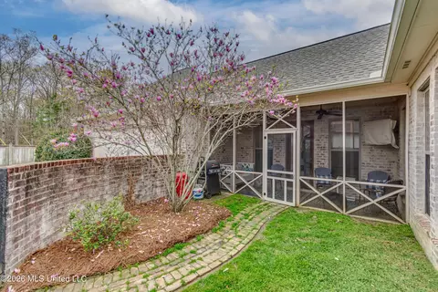 Exterior - 230 Arbor Trl, Brandon, MS 39047 photo 6 of 16