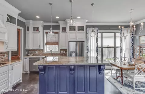 Kitchen - 230 Arbor Trl, Brandon, MS 39047 photo 3 of 3