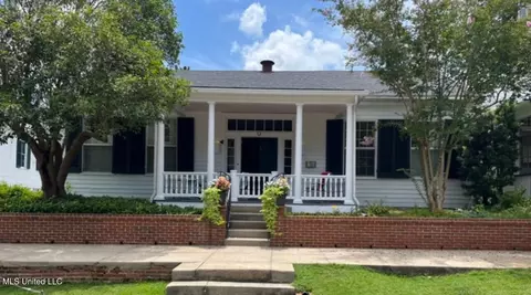 820 Main St, Natchez, MS 39120 photo 1