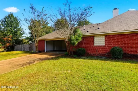 Exterior - 2046 S Cobblestone Cv, Brandon, MS 39042 photo 3 of 6