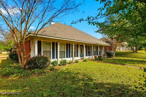 Exterior - 2046 S Cobblestone Cv, Brandon, MS 39042 photo 2 of 6
