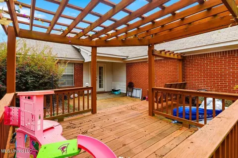 Exterior - 2046 S Cobblestone Cv, Brandon, MS 39042 photo 5 of 6
