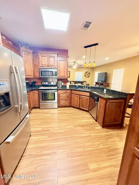 Kitchen - 466 Fort Hill Rd, Grenada, MS 38901 photo 5 of 5