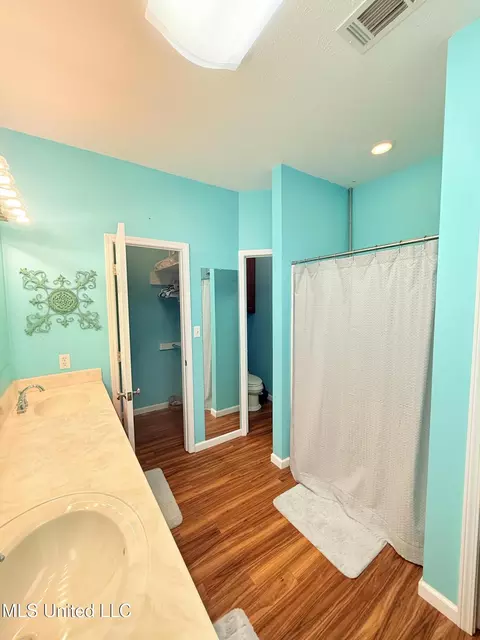 Bath - 466 Fort Hill Rd, Grenada, MS 38901 photo 2 of 4