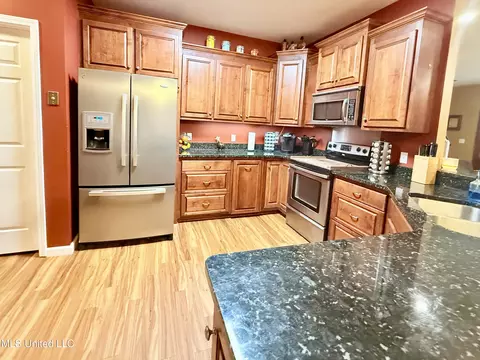 Kitchen - 466 Fort Hill Rd, Grenada, MS 38901 photo 4 of 5