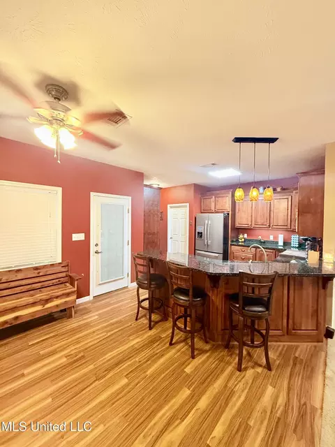 Kitchen - 466 Fort Hill Rd, Grenada, MS 38901 photo 2 of 5