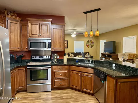Kitchen - 466 Fort Hill Rd, Grenada, MS 38901 photo 3 of 5