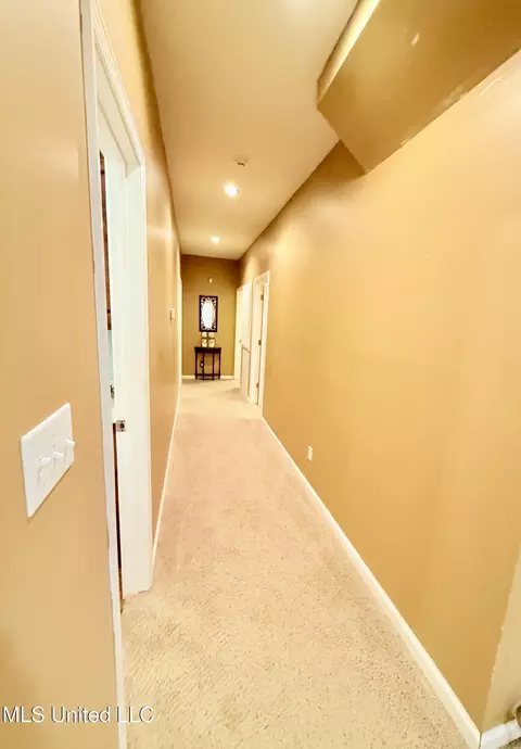 Entry Way - 466 Fort Hill Rd, Grenada, MS 38901 photo 1 of 5
