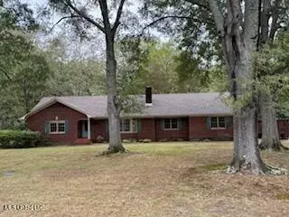 419 Broad St, Batesville, MS 38606
