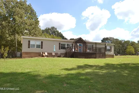 390 Cross Creek Cv, Byhalia, MS 38611
