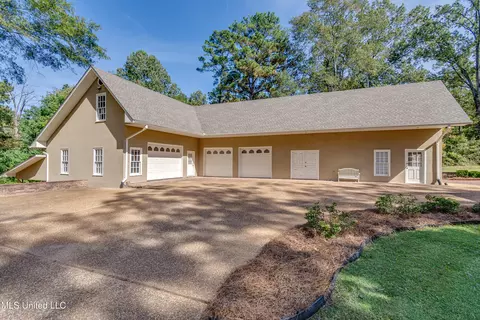 Exterior - 188 Webb Ln, Flowood, MS 39232 photo 6 of 15