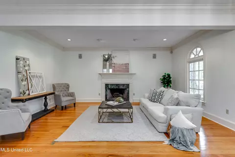Living - 188 Webb Ln, Flowood, MS 39232 photo 3 of 9
