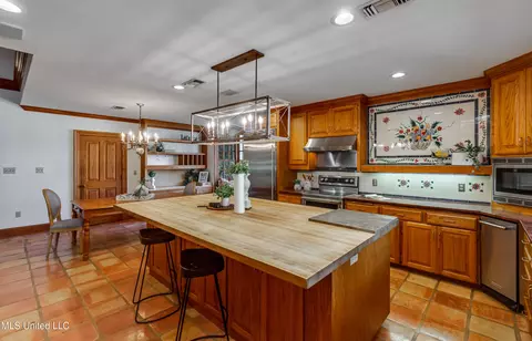 Kitchen - 188 Webb Ln, Flowood, MS 39232 photo 8 of 11