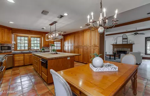 Kitchen - 188 Webb Ln, Flowood, MS 39232 photo 5 of 11