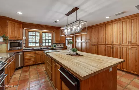 Kitchen - 188 Webb Ln, Flowood, MS 39232 photo 6 of 11