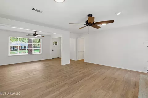Living - 33 Pebble Hill Dr, Brandon, MS 39042 photo 8 of 8
