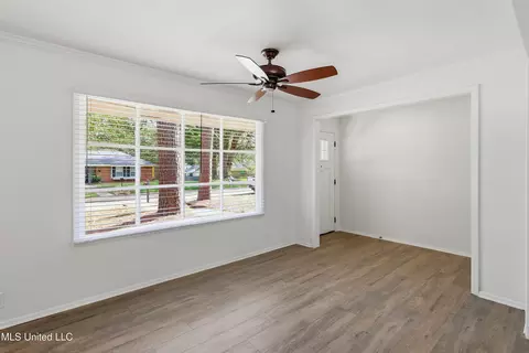 Living - 33 Pebble Hill Dr, Brandon, MS 39042 photo 2 of 8
