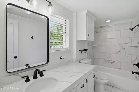 Bath - 33 Pebble Hill Dr, Brandon, MS 39042 photo 1 of 2