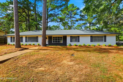 33 Pebble Hill Dr, Brandon, MS 39042