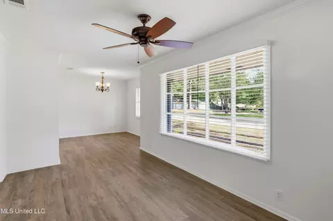 Living - 33 Pebble Hill Dr, Brandon, MS 39042 photo 1 of 8