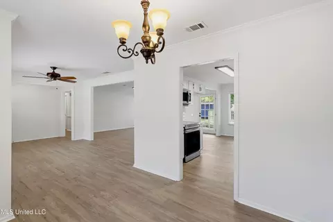 Entry Way - 33 Pebble Hill Dr, Brandon, MS 39042 photo 3 of 3
