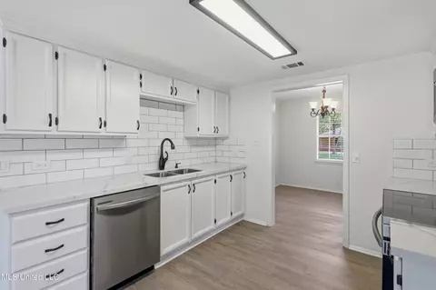 Kitchen - 33 Pebble Hill Dr, Brandon, MS 39042 photo 1 of 2