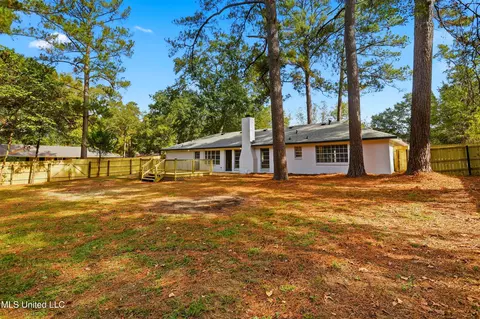 Exterior - 33 Pebble Hill Dr, Brandon, MS 39042 photo 5 of 7