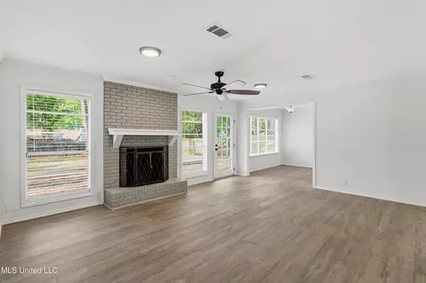 Living - 33 Pebble Hill Dr, Brandon, MS 39042 photo 7 of 8