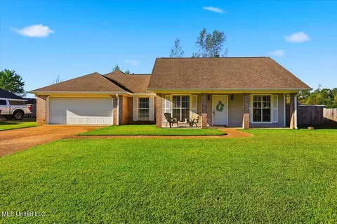 907 Oakwood Cv, Pearl, MS 39208