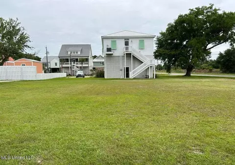 129 Vista Dr, Pass Christian, MS 39571