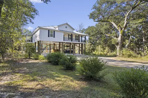 7435 E Oaklawn Rd, Biloxi, MS 39532