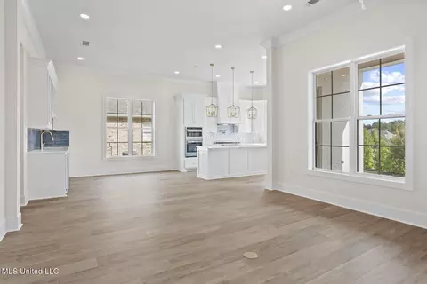 Living - 102 Venice Cir, Madison, MS 39110 photo 2 of 3