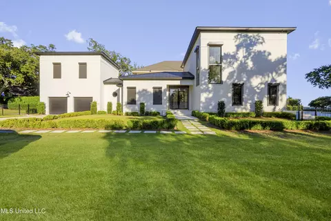 924 E Beach Blvd, Gulfport, MS 39501