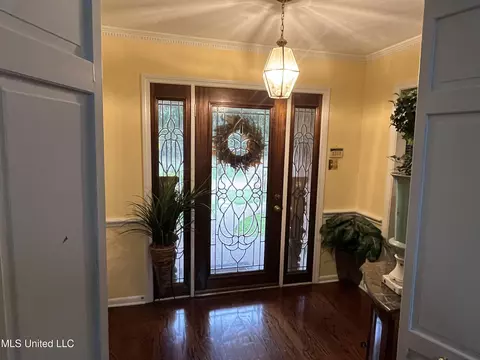 Entry Way - 810 Colonial Cir, Jackson, MS 39211 photo 1 of 3