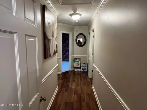 Entry Way - 810 Colonial Cir, Jackson, MS 39211 photo 3 of 3