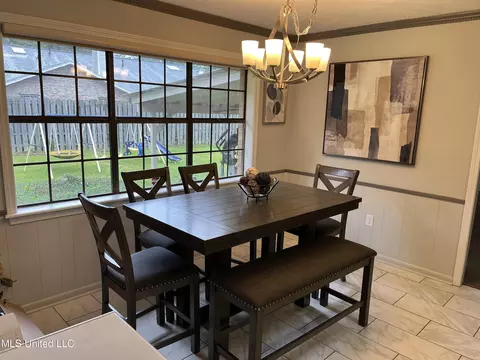 Dining - 810 Colonial Cir, Jackson, MS 39211 photo 1 of 1